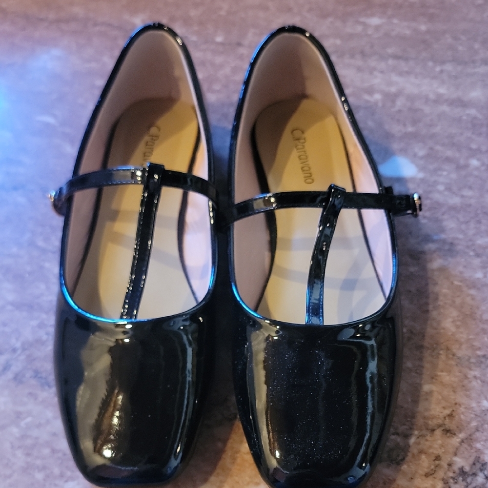 Gap/Avon Black Patent T-Strap Flats